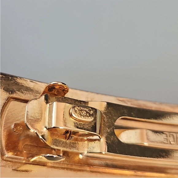 CHANEL GOLD HAIR BARETTE - Picture 4 of 10